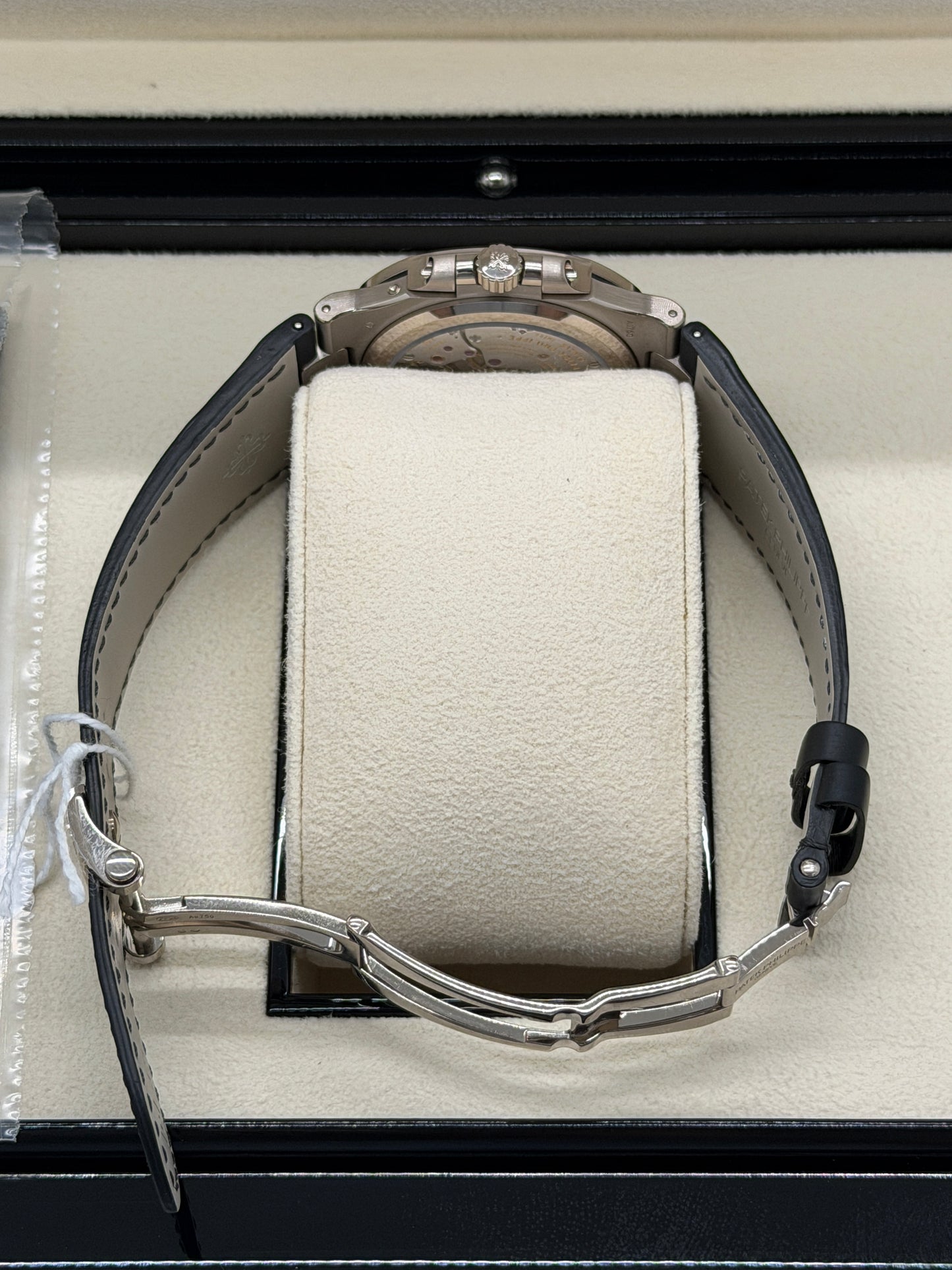 Patek Philippe Nautilus Ref. 5712G-001 - White Gold - Grey Dial Like New - Double Strap - Year Dec 2023