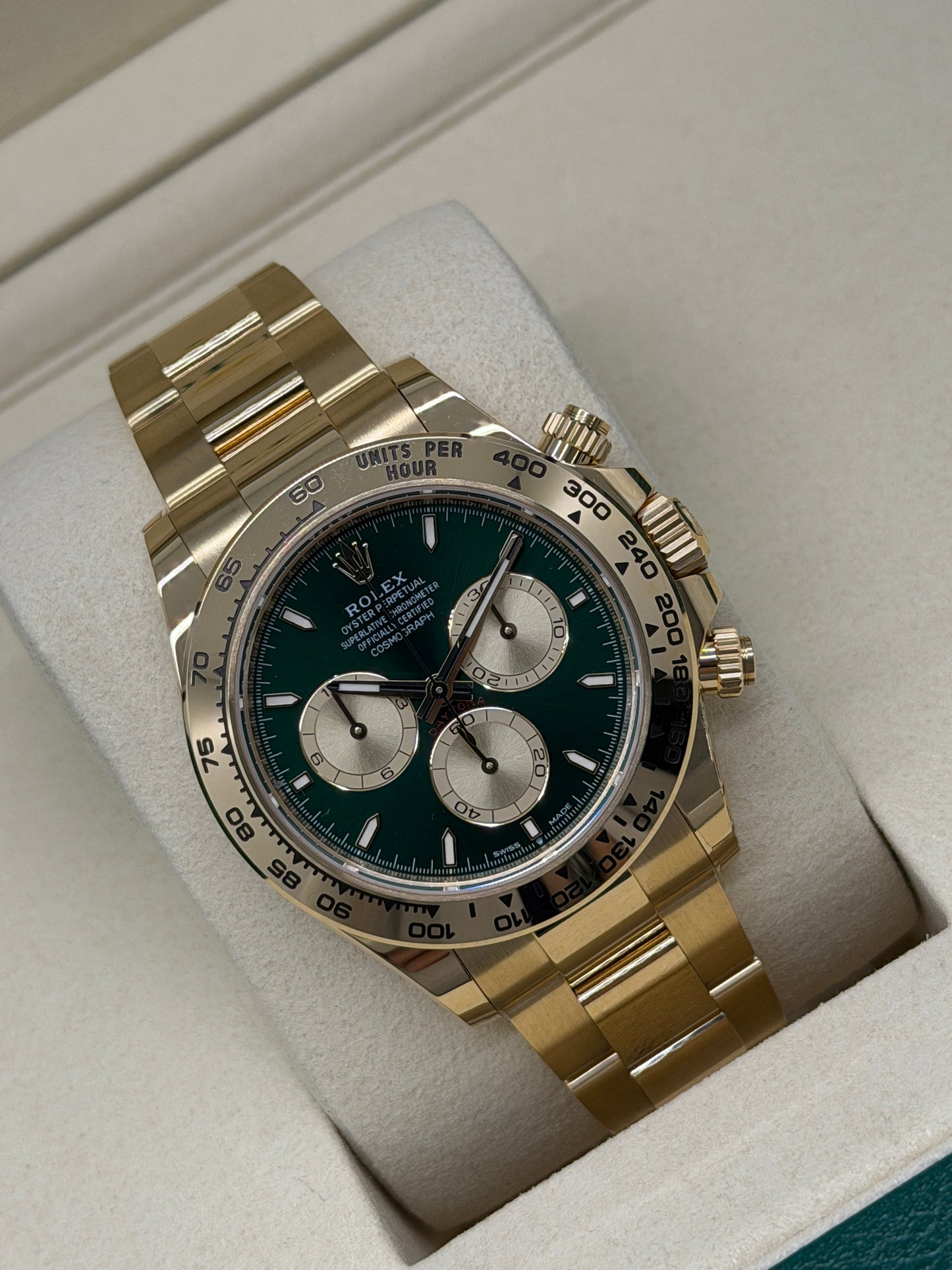 Rolex Daytona Cosmograph Daytona Green Dial - 18Kt Yellow Gold - New 2026 Ref 126508
