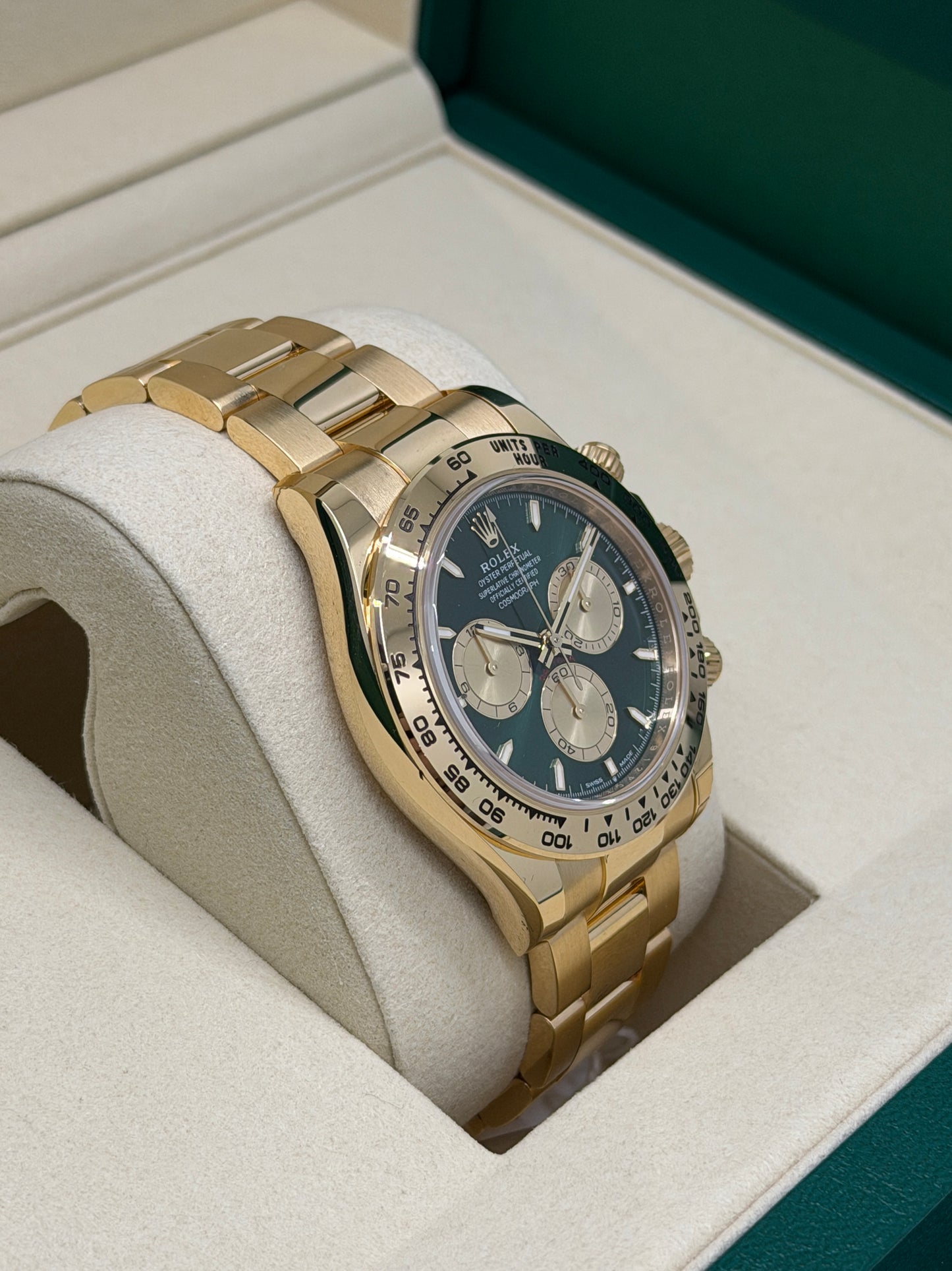 Rolex Daytona Cosmograph Daytona Green Dial - 18Kt Yellow Gold - New 2026 Ref 126508