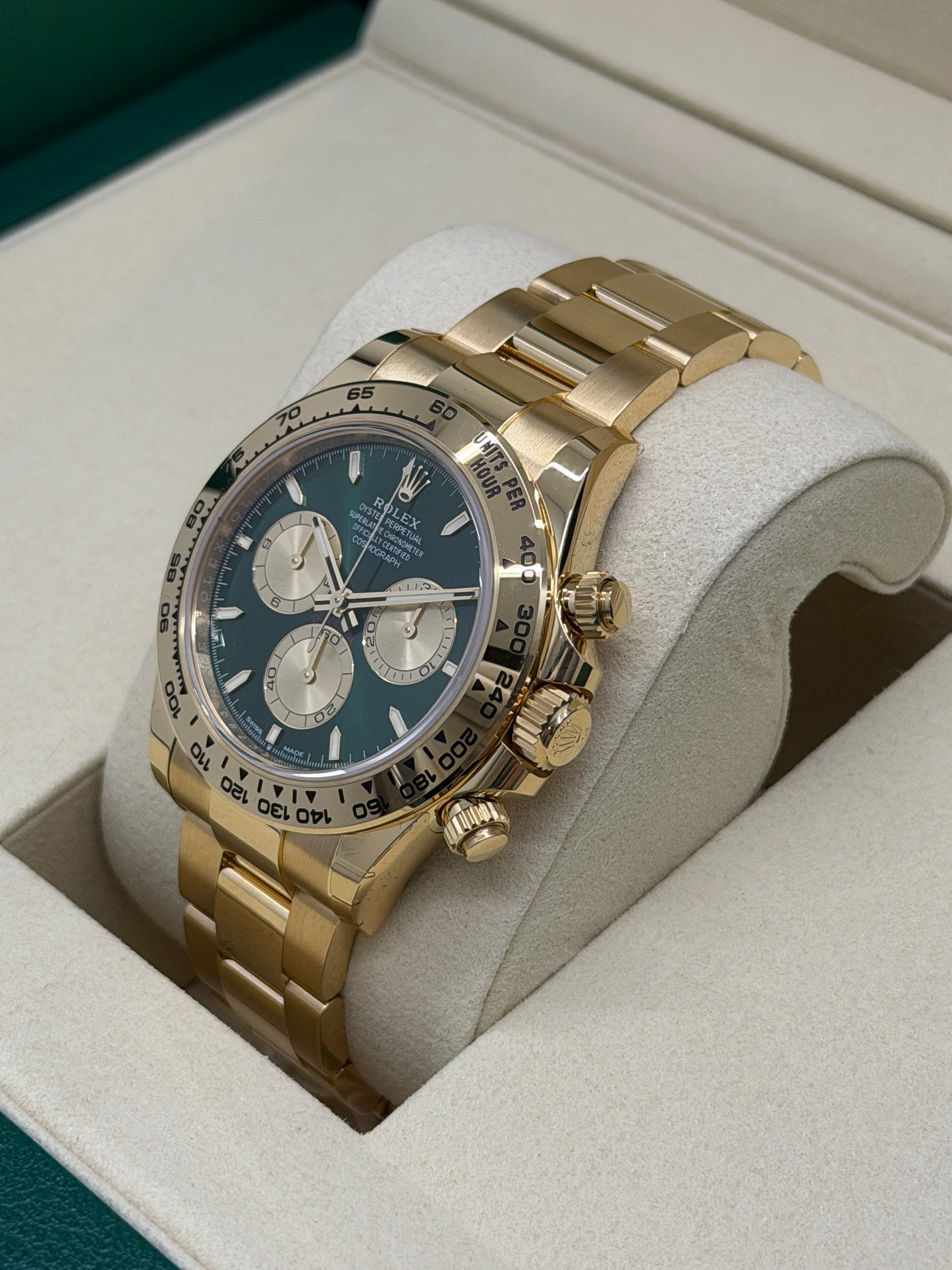 Rolex Daytona Cosmograph Daytona Green Dial - 18Kt Yellow Gold - New 2026 Ref 126508