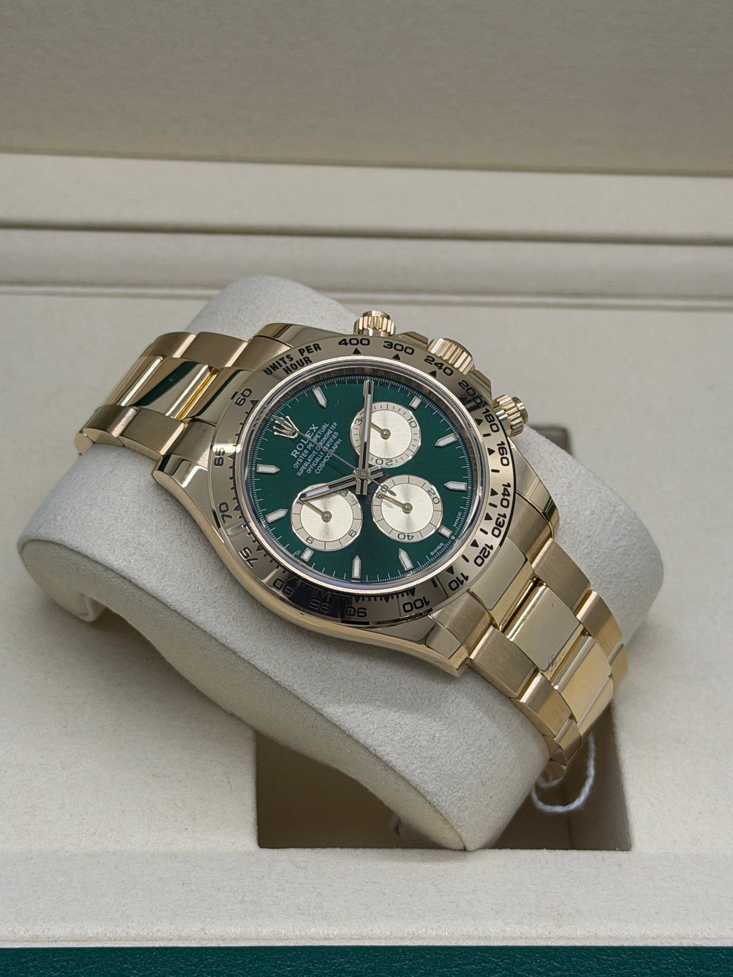 Rolex Daytona Cosmograph Daytona Green Dial - 18Kt Yellow Gold - New 2026 Ref 126508