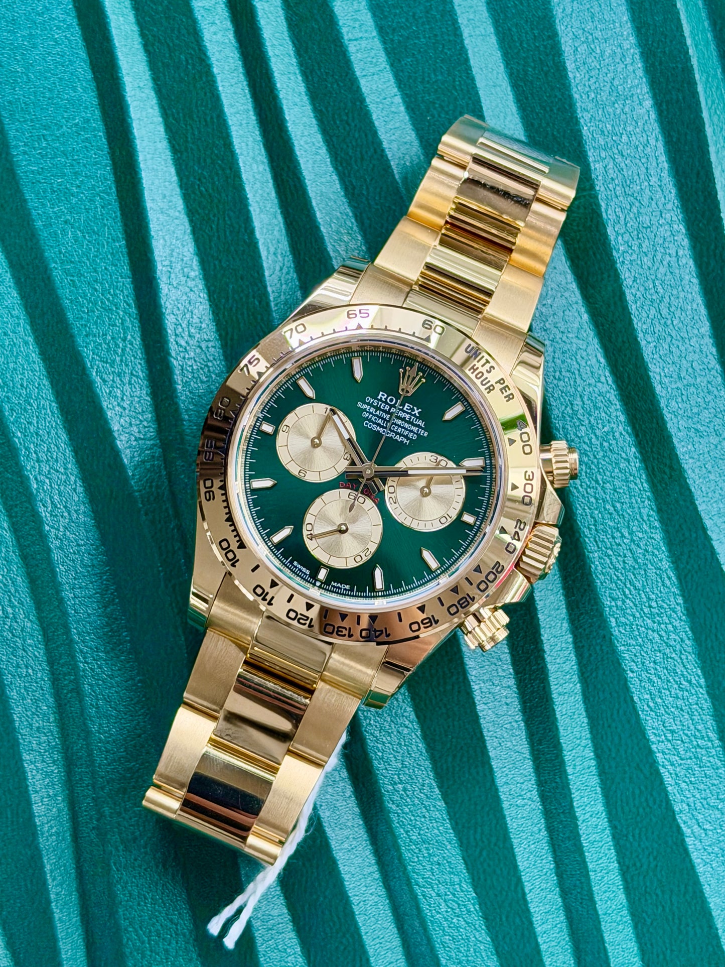 Rolex Daytona Cosmograph Daytona Green Dial - 18Kt Yellow Gold - New 2026 Ref 126508