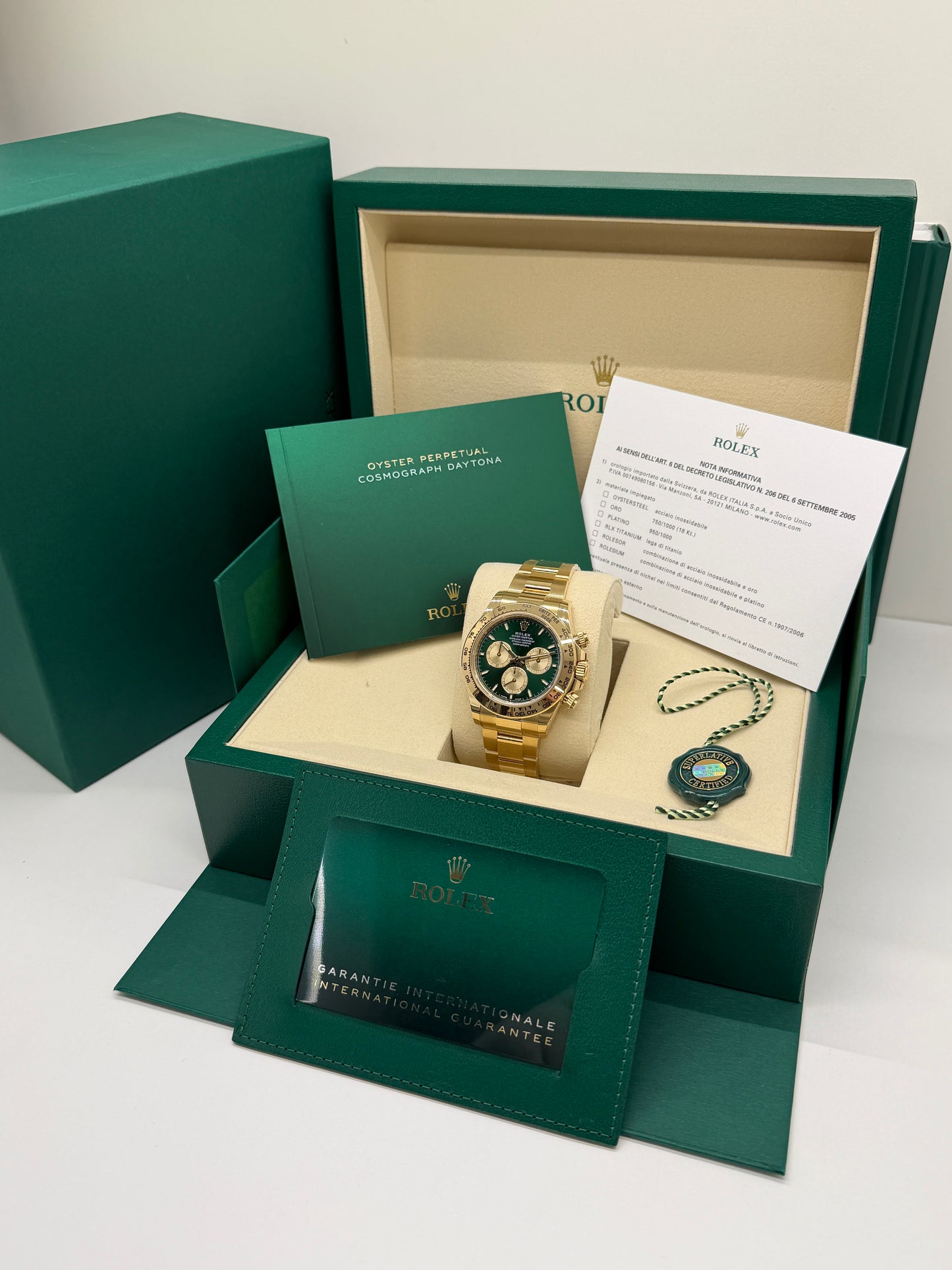 Rolex Daytona Cosmograph Daytona Green Dial - 18Kt Yellow Gold - New 2026 Ref 126508
