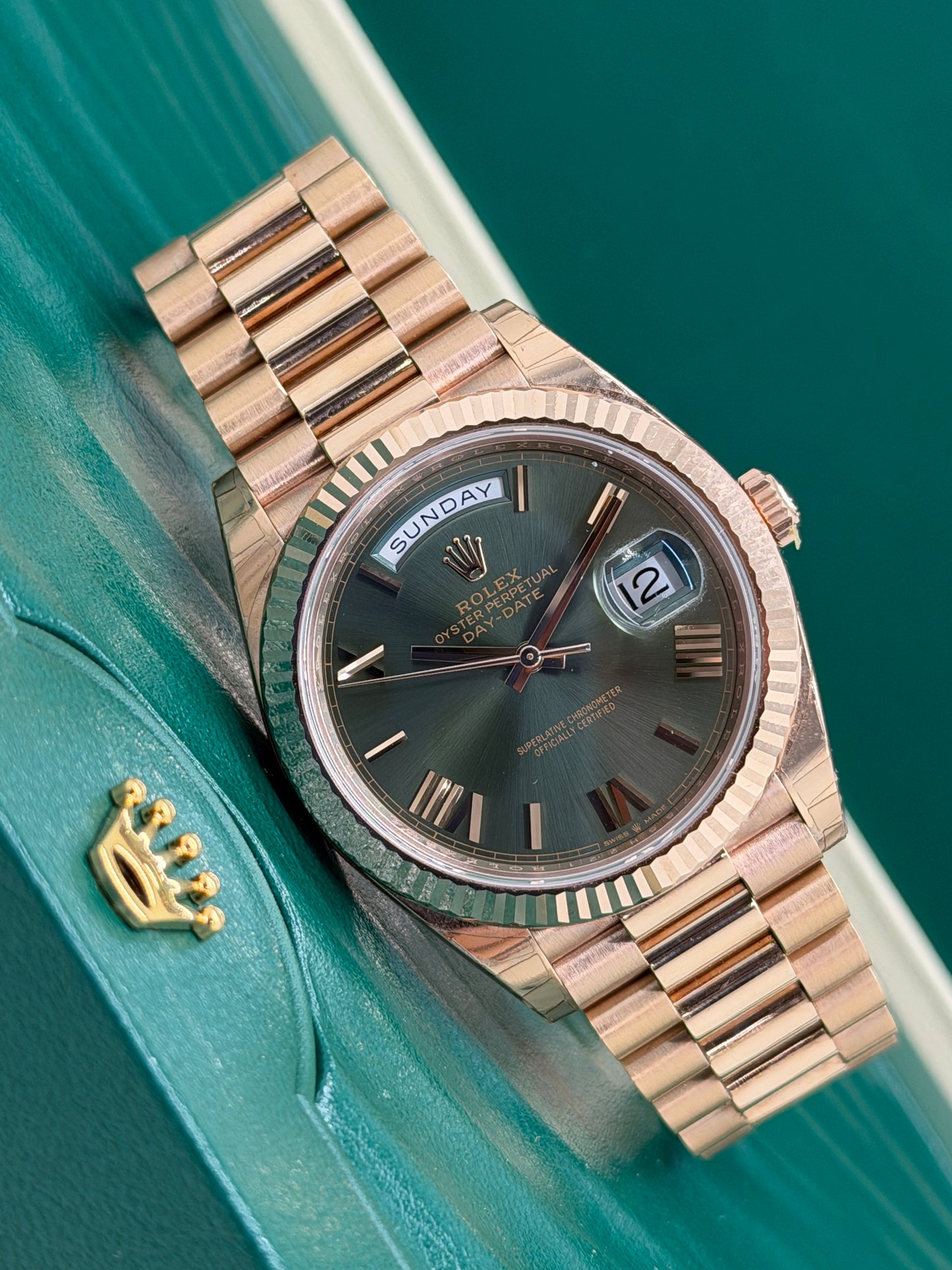 Rolex Day-Date 40 Ref.228235 - Everose - Olive Green Dial - Stickers - Year 2020