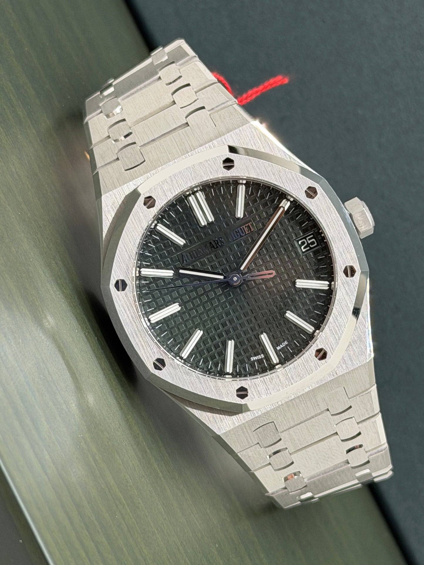 Audemars Piguet Royal Oak 41mm - Ref 15510ST.OO.1320ST.09 - Green Dial - Year 2023