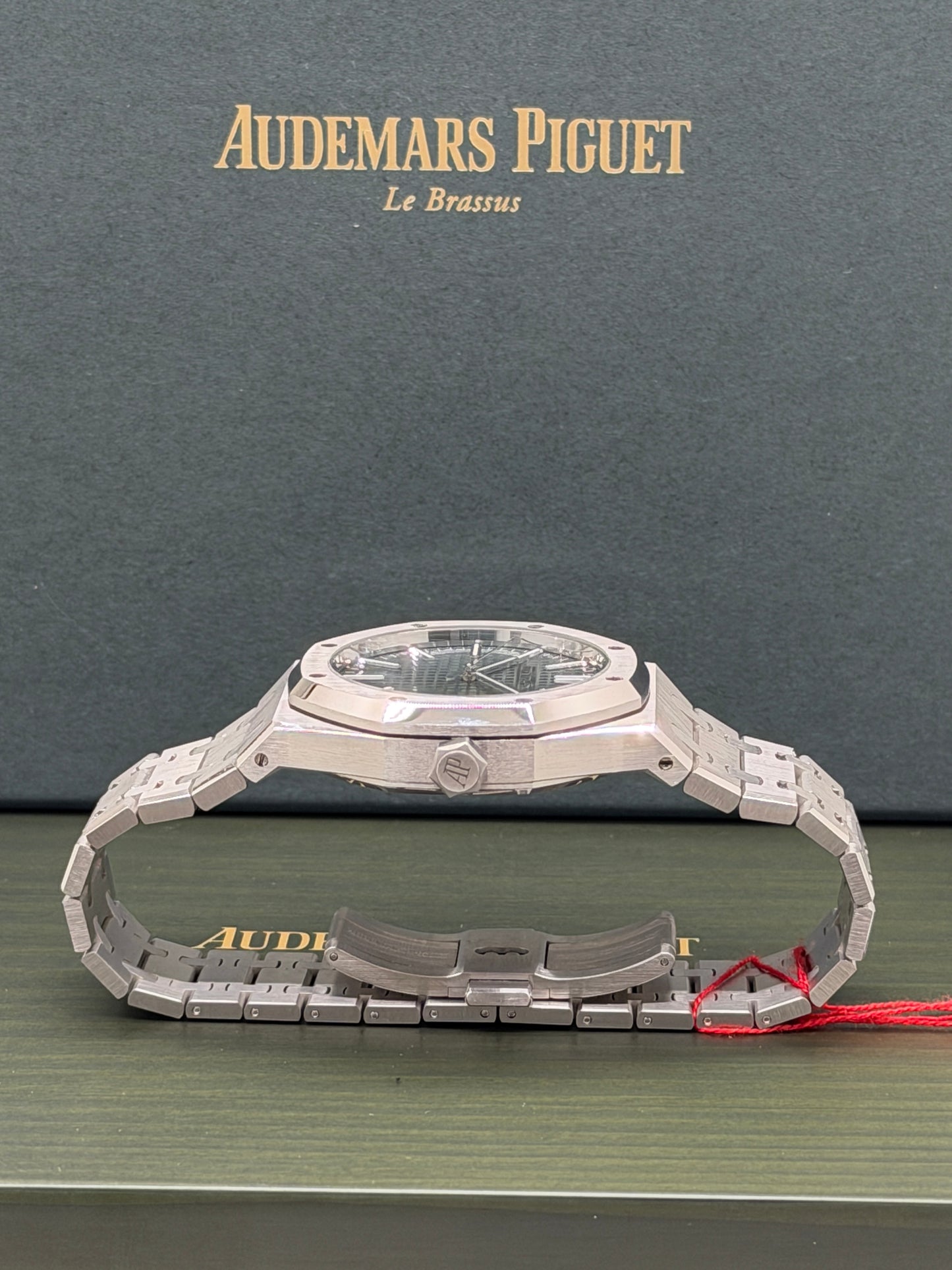 Audemars Piguet Royal Oak 41mm - Ref 15510ST.OO.1320ST.09 - Green Dial - Year 2023