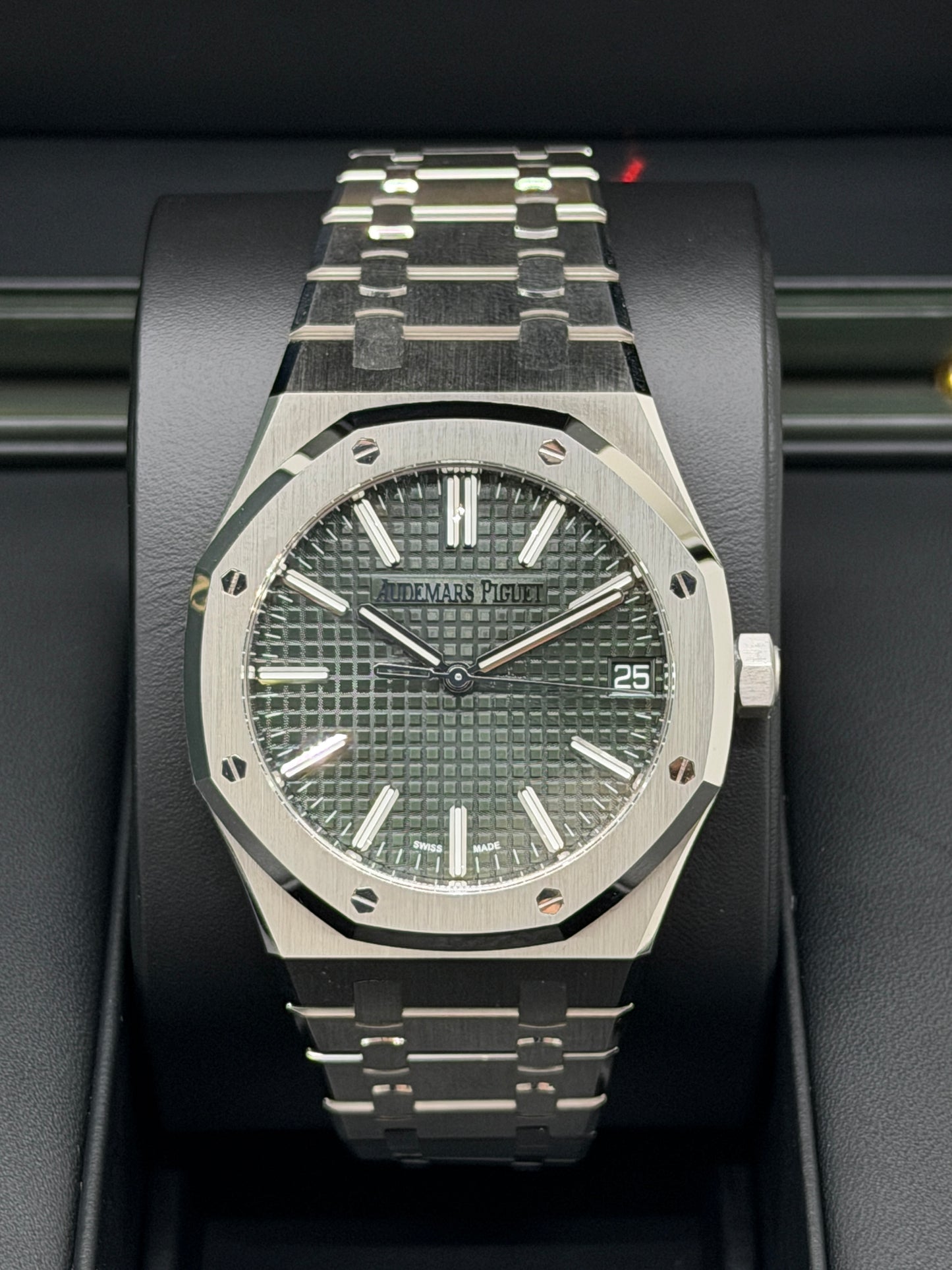 Audemars Piguet Royal Oak 41mm - Ref 15510ST.OO.1320ST.09 - Green Dial - Year 2023