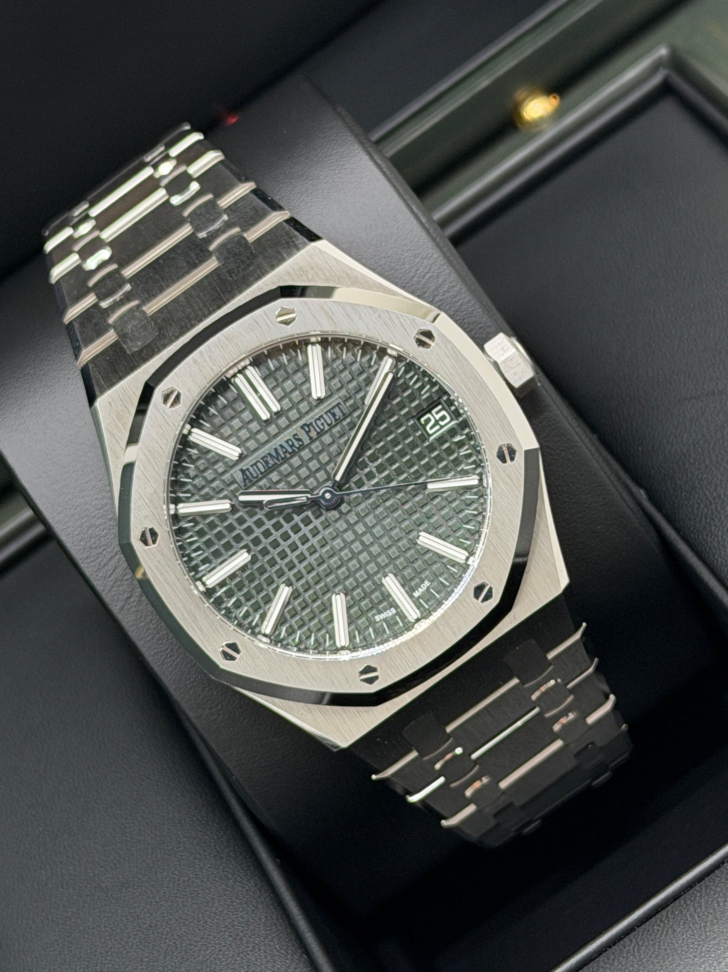 Audemars Piguet Royal Oak 41mm - Ref 15510ST.OO.1320ST.09 - Green Dial - Year 2023