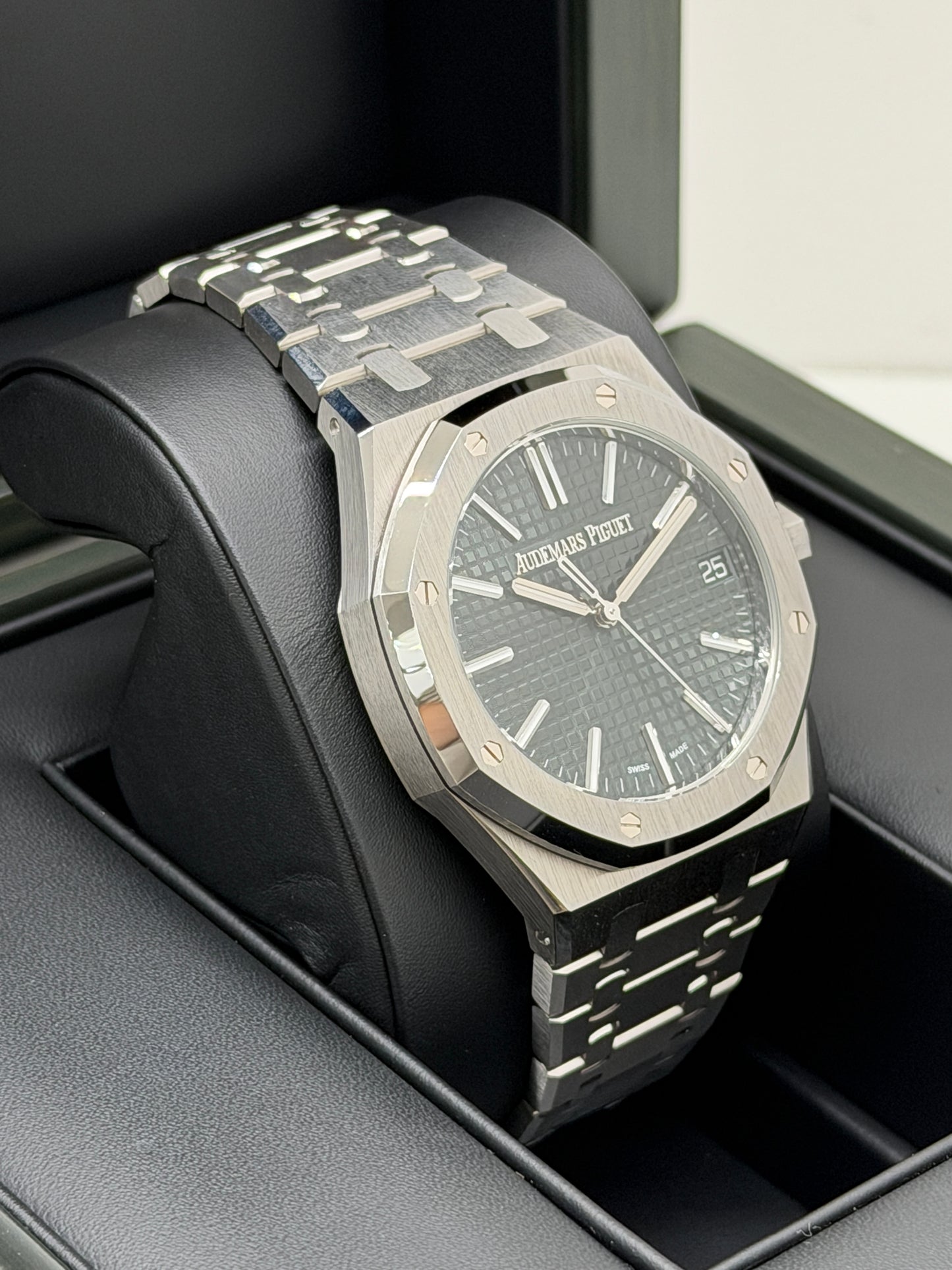 Audemars Piguet Royal Oak 41mm - Ref 15510ST.OO.1320ST.09 - Green Dial - Year 2023