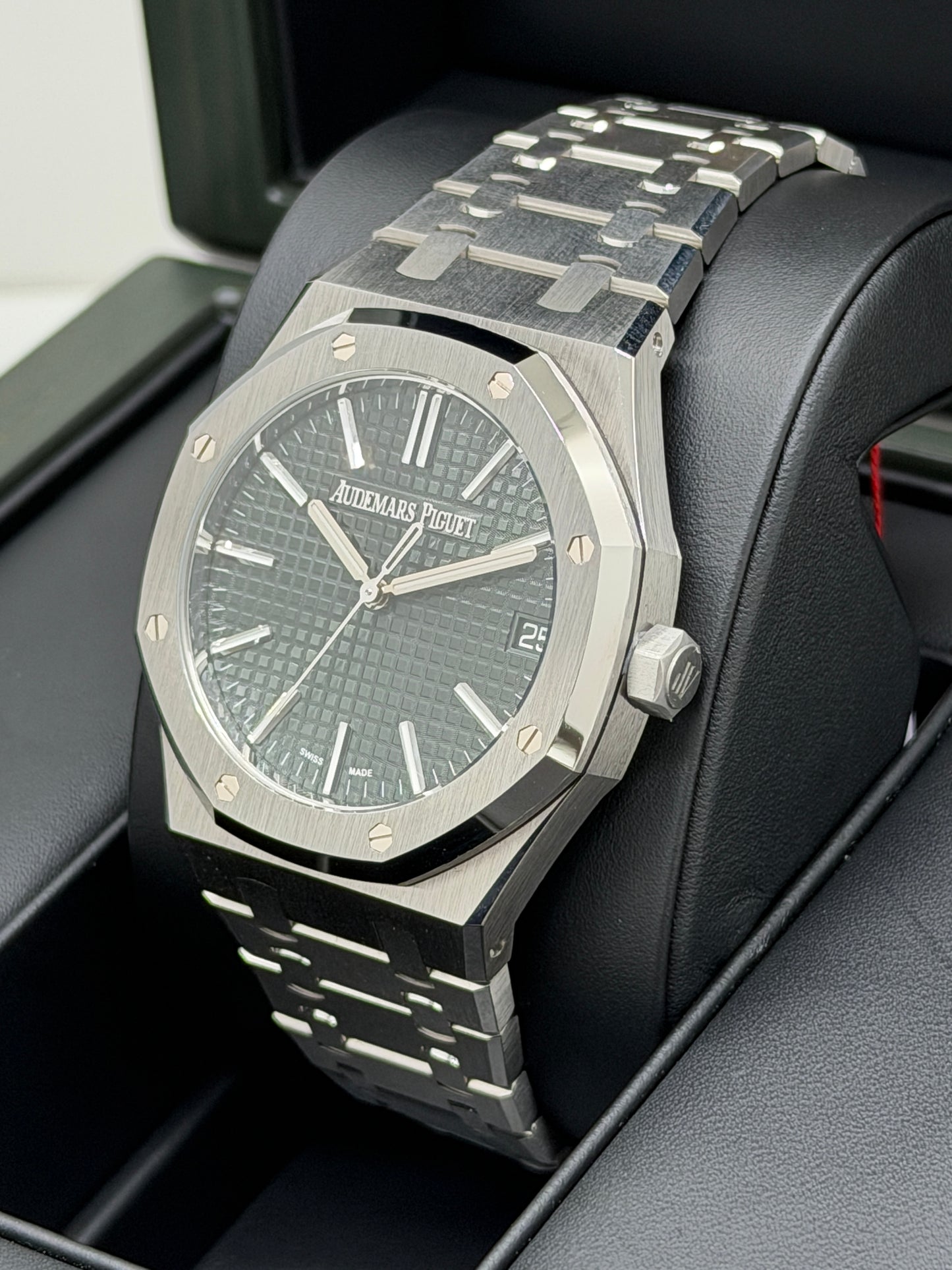 Audemars Piguet Royal Oak 41mm - Ref 15510ST.OO.1320ST.09 - Green Dial - Year 2023