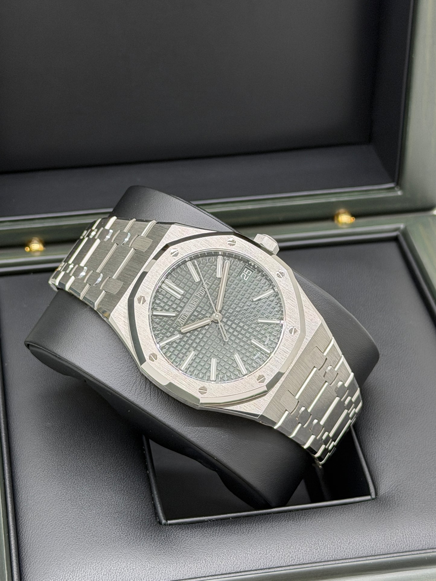 Audemars Piguet Royal Oak 41mm - Ref 15510ST.OO.1320ST.09 - Green Dial - Year 2023