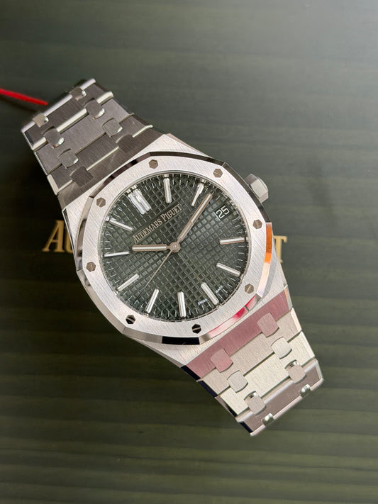 Audemars Piguet Royal Oak 41mm - Ref 15510ST.OO.1320ST.09 - Green Dial - Year 2023
