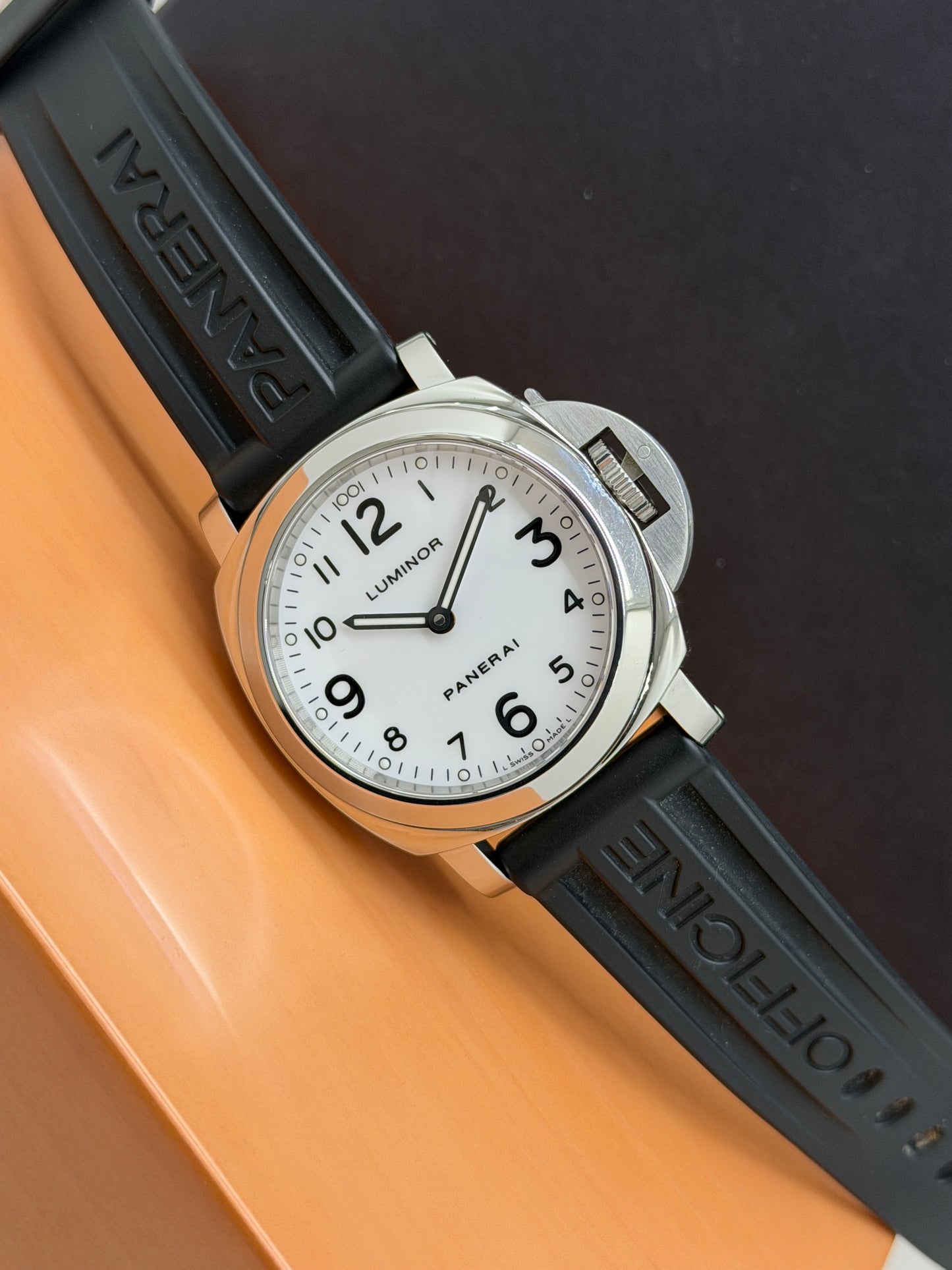 Panerai Luminor Base 44mm - White Dial - Manual - Year 2005 Ref. PAM00114