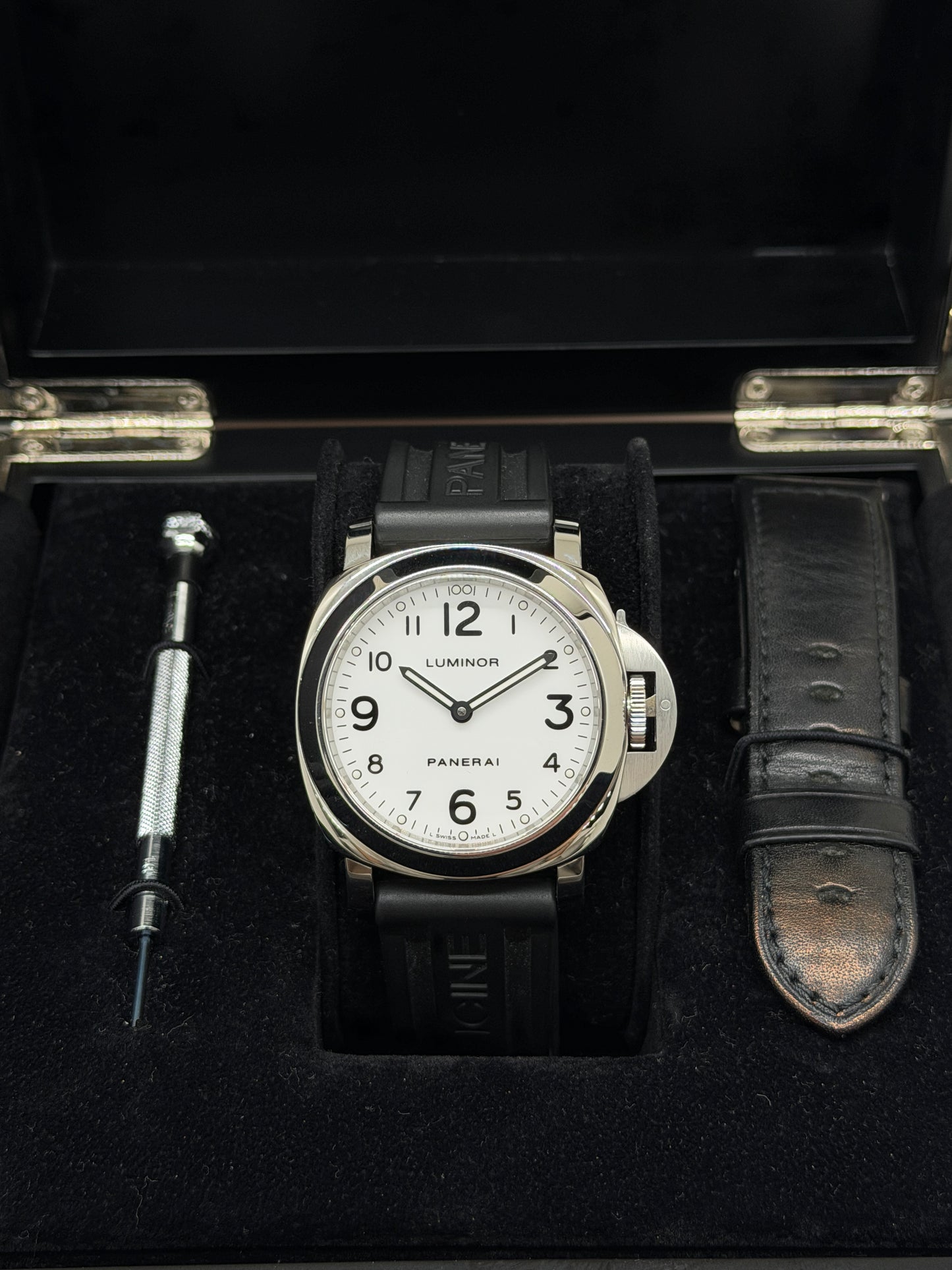 Panerai Luminor Base 44mm - White Dial - Manual - Year 2005 Ref. PAM00114