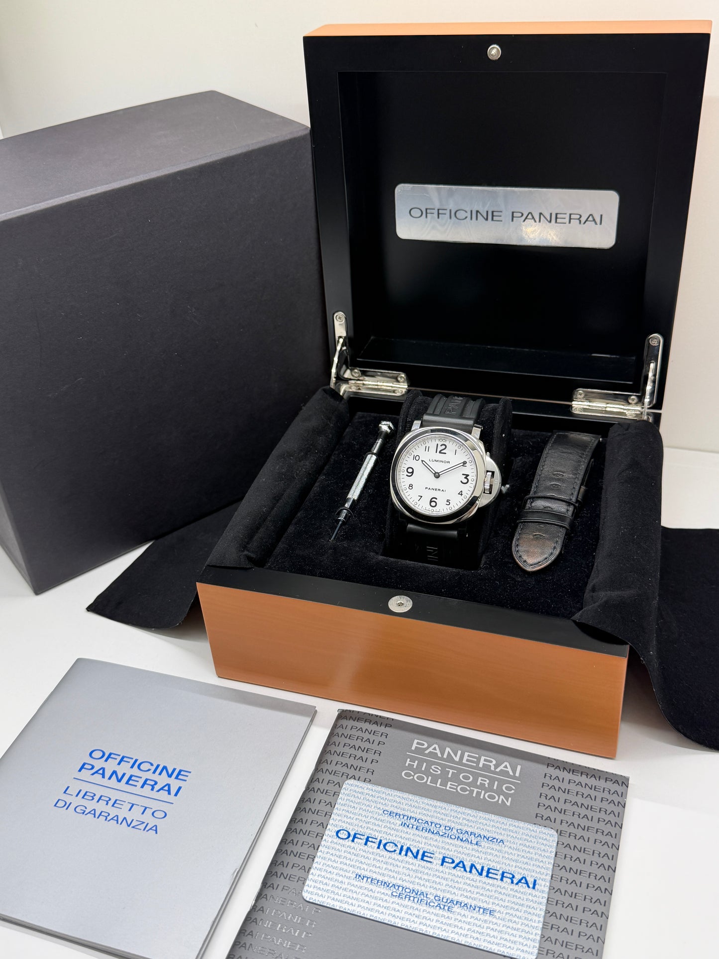 Panerai Luminor Base 44mm - White Dial - Manual - Year 2005 Ref. PAM00114