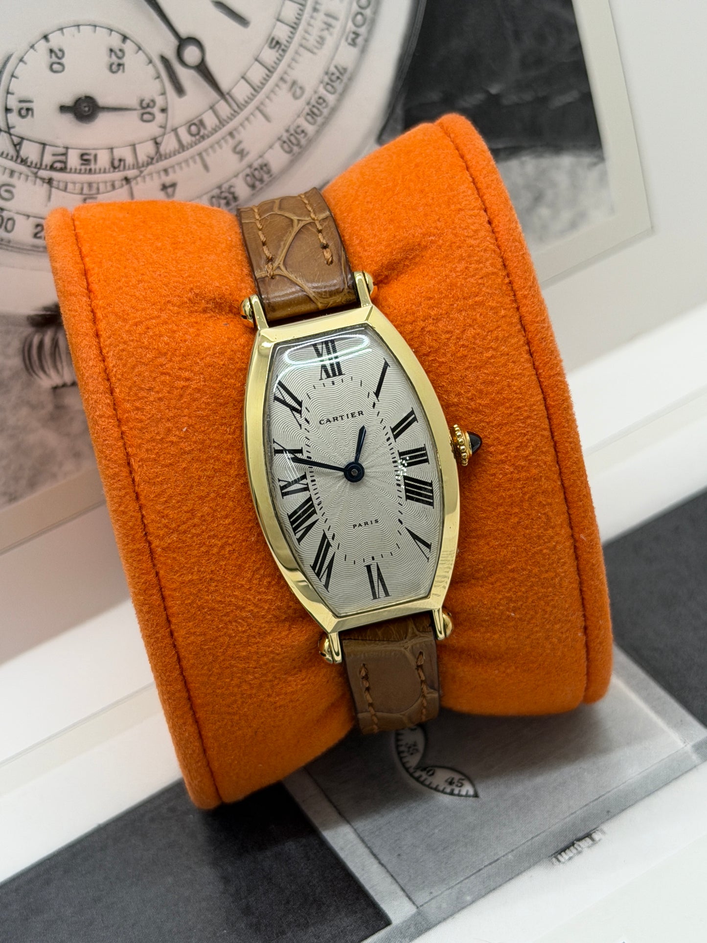 Cartier Tonneau Paris Yellow Gold - Manual - 39 x 21