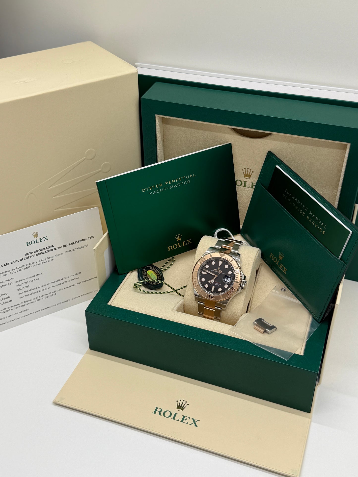 Rolex Yacht-Master 40 - 18Kt Rose Gold & Steel - Black Dial- Ref 126621 - Year 2023
