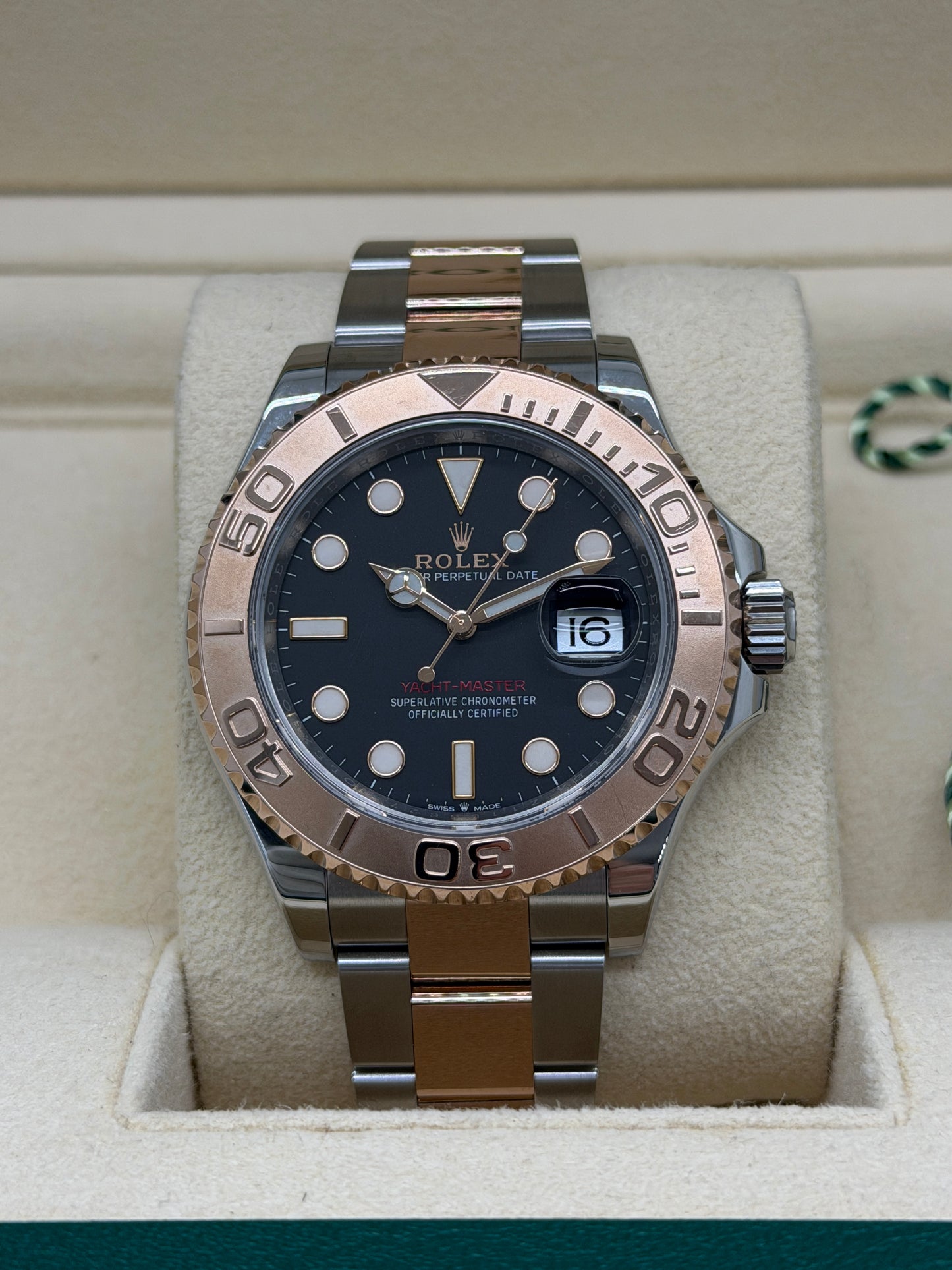 Rolex Yacht-Master 40 - 18Kt Rose Gold & Steel - Black Dial- Ref 126621 - Year 2021