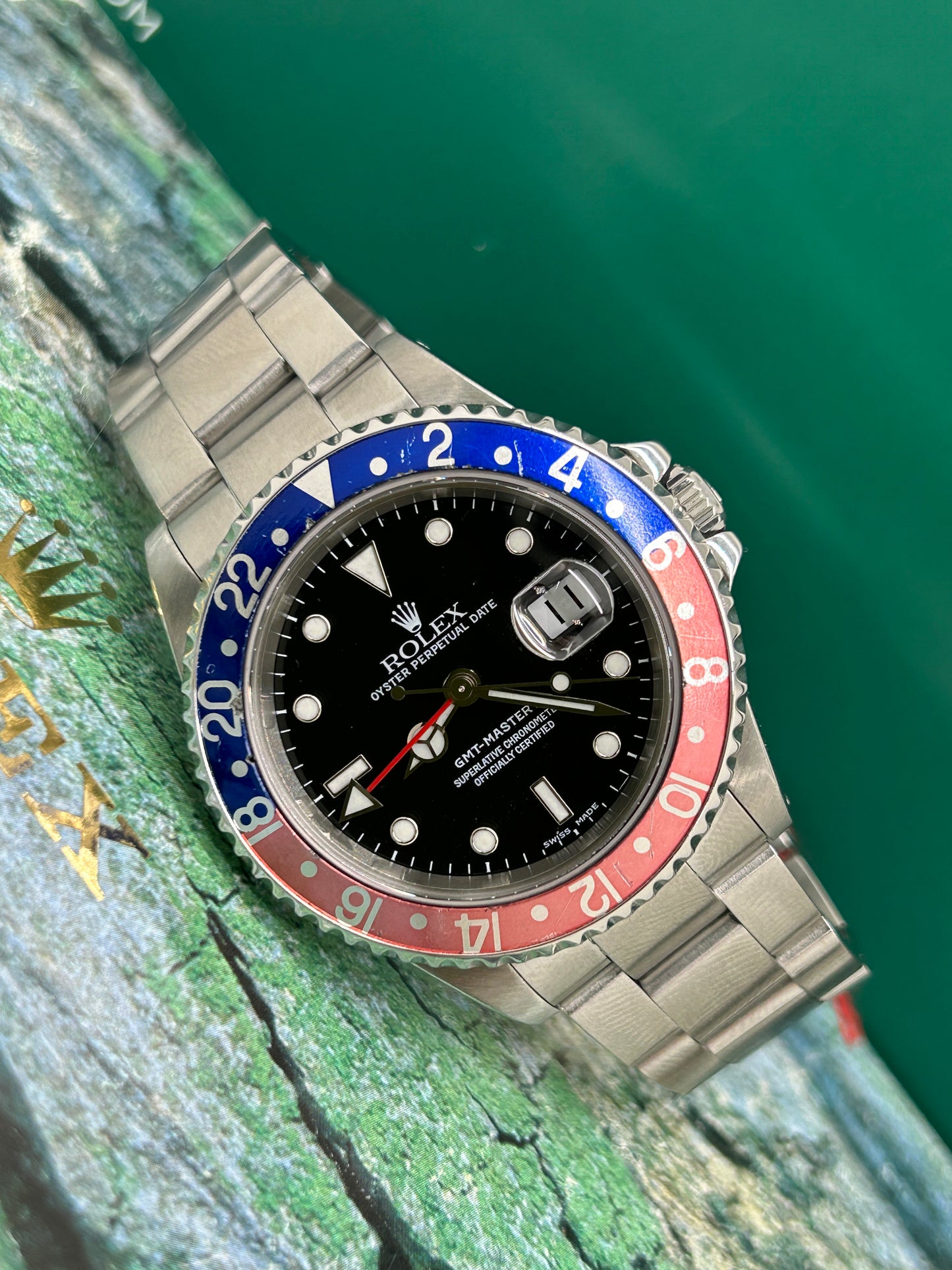 Rolex GMT-Master II - Pepsi - Faded Pink Bezel -  Ref 16710 - Year 2002