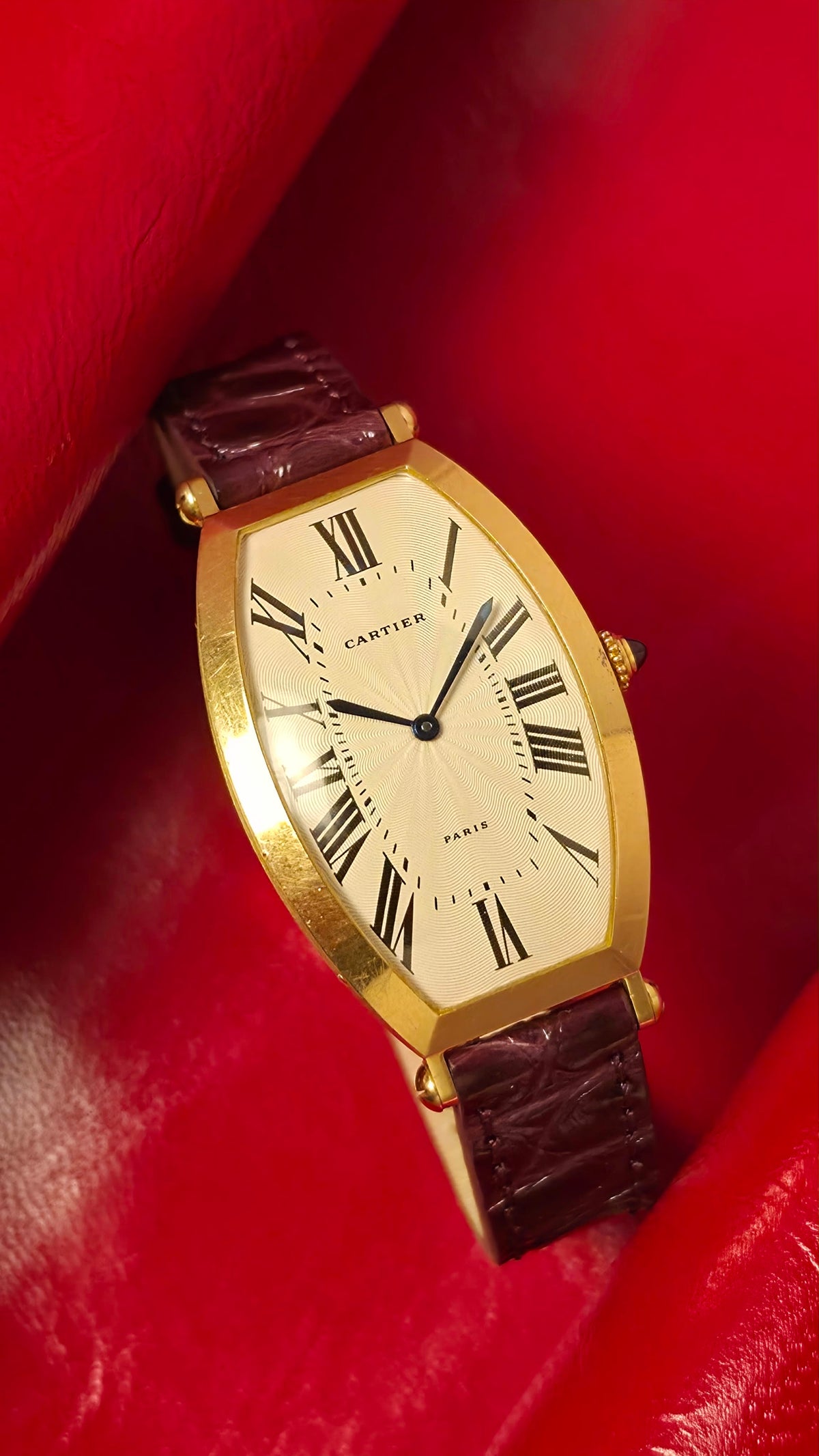 Cartier Tonneau Vintage 18Kt Yellow Gold XL - Paris Dial - 26 x 39mm - Manual Wind
